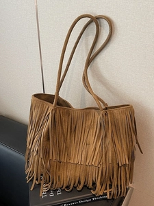 Borsa tote in pelle scamosciata marrone con frange e stile a spalla boho minimalista