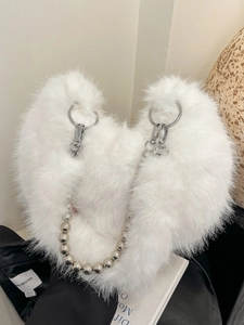 Sac à Épaule en Fausse Fourrure pour Femmes Grande Capacité Bandoulière Chaîne Peluche Forme de Coeur Sac Hobo Automne Hiver