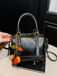 Retro Boston Handtasche aus schwarzem PU-Leder mit buntem Blattanhänger für Damen