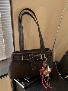 Sac à Épaule en Cuir PU Givré Rétro Grande Capacité pour Femmes Sac sous le Bras avec Pendentif Ours Sac de Voyage
