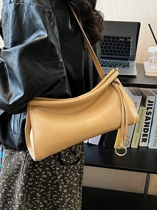 Borsa Baguette in Pelle PU Minimalista per Donna Design a Pieghe Stile Urbano Vintage Decorazione Anello in Metallo Borsa a Tracolla Tinta Unita