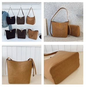Détail de sacs seaux minimalistes montrant la texture mate et le fermoir métallique
