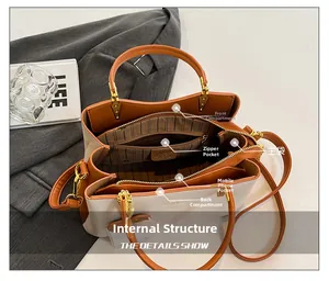 Vue détaillée de l'organisation intérieure multicouche du sac à main en cuir souple