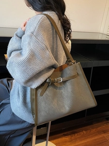 Sac Fourre-tout en Cuir PU Rétro de Grande Capacité pour Femmes Sac à Épaule Vintage avec Décoration de Ceinture et Ensemble Pochette