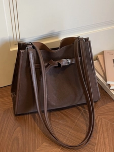 Grand sac fourre-tout rétro marron foncé en daim avec boucle de ceinture décorative