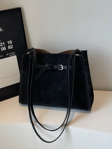 Sac fourre-tout noir vintage avec de longues bretelles et boucle en métal pour le quotidien