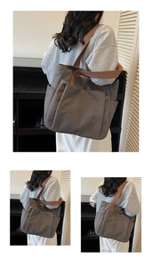 Détail du sac cabas en toile avec poches fonctionnelles et poignées en sangle tissée