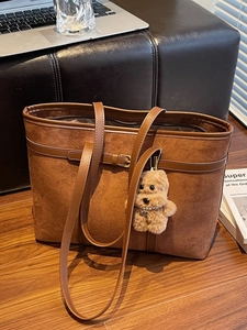 Retro brown suede large capacity tote bag with plush charm for winter commute