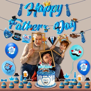 Decorazioni per la festa del papà con striscione blu glitter palloncini e oggetti di scena