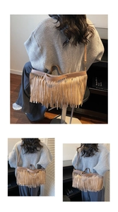 Détail du sac cabas à franges kaki montrant la texture douce du daim et des franges