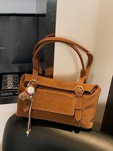 Sac fourre-tout vintage en daim marron avec pendentif cheval et bandoulière pour le quotidien