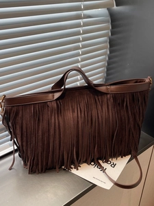Sac fourre-tout marron foncé à franges vintage avec accessoires dorés pour femmes