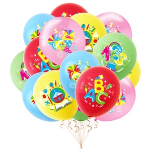 Ballons de rentrée scolaire colorés avec motifs ABC 123 et rubans dorés festifs