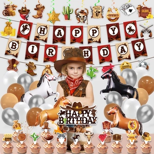 Décoration de fête anniversaire cowboy avec bannières, ballons et cake toppers