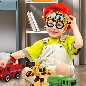 Gros plan d'un enfant portant des lunettes en papier excavatrice pour une fête à thème