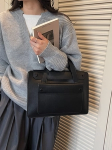 Cartella professionale in pelle nera con tasca frontale e manici larghi e robusti