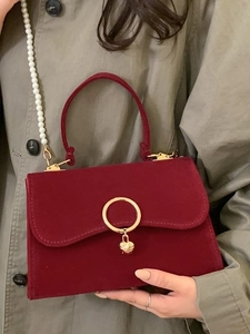 French Retro Women Velvet Crossbody Bag Elegant Wedding Purse With Artificial Pearl Chain And Gold Ring Metal Heart Pendant Burgundy Handbag