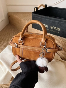Sac Bowling Vintage en PU Suède pour Femmes Retro Couleur Unie Sac à Main Style Coréen Sac à Bandoulière Avec Pendentif
