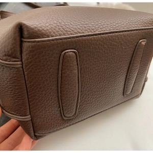 Detail of lychee pattern leather handbag base with reinforced wear-resistant strips