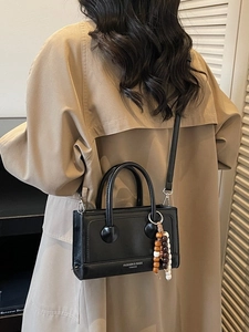 Sac à main vintage en cuir PU noir avec charme en perles de bois et bandoulière longue