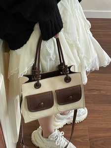 Minimalist winter tote bag in vintage contrast colors with dual pockets and adjustable strap