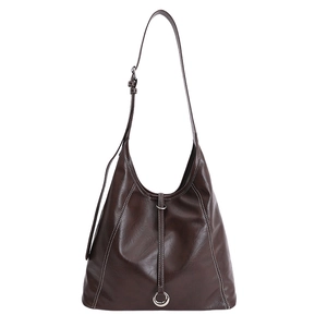 Sac Hobo épuré marron foncé avec surpiqûres blanches et longue bandoulière réglable