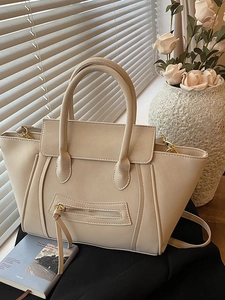 Retro matte cremefarbene Handtasche mit goldenen Details und verstellbarem Riemen