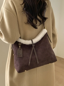 Retro Women PU Leather Monogram Embossed Shoulder Bag With Faux Fur Trim Fashion Office Commute Tote Bag Large Capacity Handbag