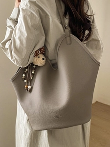 Sac Cabas Femme en Cuir PU Grande Capacité Sac à Épaule Vintage Grain Galet Avec Pendentif Ours en Option Sac Seau Décontracté Navette