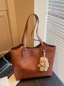 Vintage Large Capacity PU Leather Tote Bag For Women Retro Casual Shoulder Bag With Plush Pendant Fashion Top Handle Bag