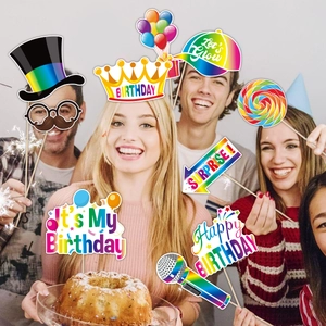 Accessori per foto di compleanno arcobaleno con corona e cartelli colorati su aste