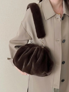 Brown fluffy cloud bag in pleated faux fur material for autumn and winter outfits