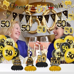 50. Geburtstag Deko-Set mit Cheers To 50 Years Banner, schwarzen Goldballons und Waben-Deko