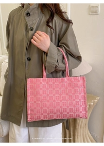 Pink canvas tote bag featuring traditional Chinese wedding patterns and integrated handles