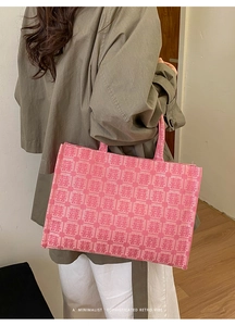 Detailed view of the red bridal tote bag featuring traditional double happiness patterns