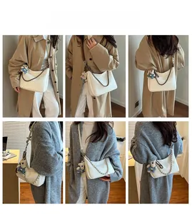 Collage d'un cabas en cuir verni blanc avec charm ours sur diverses tenues
