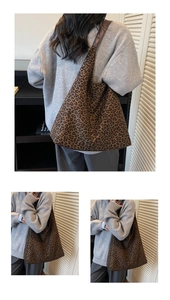 Dettagli della borsa tote leopardata con tracolla in pelle marrone e grande capienza