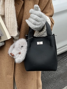 Women Fashion Litchi Grain PU Leather Bucket Bag Minimalist Shoulder Bag With Rabbit Charm Elegant Handbag For Office Commute Daily Use