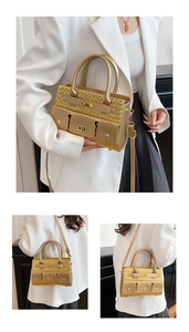 Détails du sac en cuir tressé champagne doré avec double fermoir rotatif et poignée