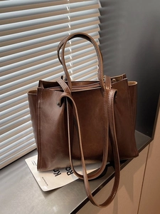 Brown vintage faux leather tote bag featuring a large capacity design for women's commuting
