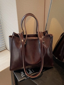 Retro dark brown oil wax leather tote bag with dual straps for stylish commuting