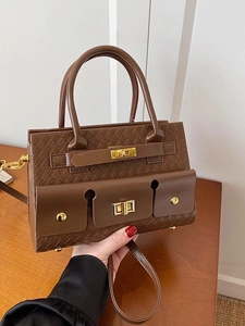 Sac à main marron à motif tressé avec fermoir doré et bandoulière pour femmes
