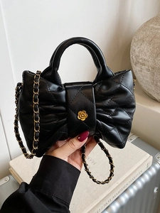 Sac à main chic en cuir matelassé noir avec nœud et bandoulière chaîne camélia dorée