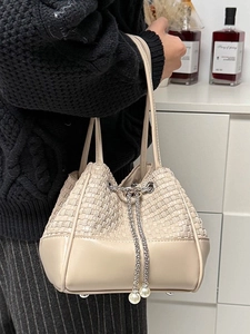 Women Woven PU Leather Bucket Bag Vintage Artificial Pearl Chain Drawstring Elegant Handbag Commuting Shoulder Bag Fashion Tote Bag