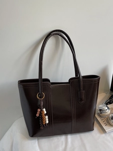 Large capacity dark brown tote bag in glossy leather with stylish beaded charm accessory