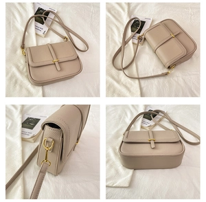 Détails du sac à bandoulière crème avec texture cuir litchi et boucle en métal doré