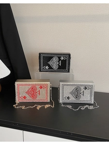 Détails de pochettes de soirée cartes à jouer avec strass étincelants et bandoulières