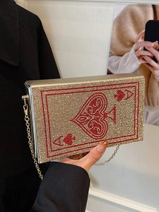 Pochette de soirée dorée avec strass, motif as de pique et bandoulière chaîne