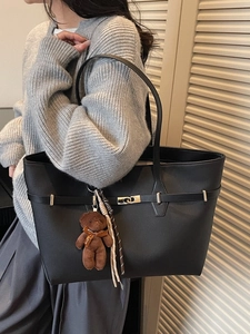 Vintage large capacity black matte tote bag with teddy bear charm and metal buckle