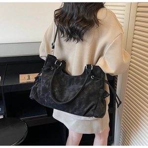 Minimalistische schwarze Tragetasche mit Vintage-Waschung und Kordelzug in großem Fassungsvermögen